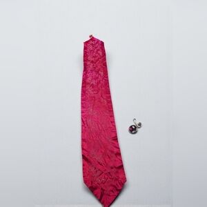 Elegant Red Sparkle Table Runner (EUC)